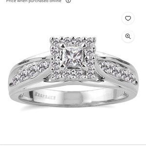 Womens engagement ring